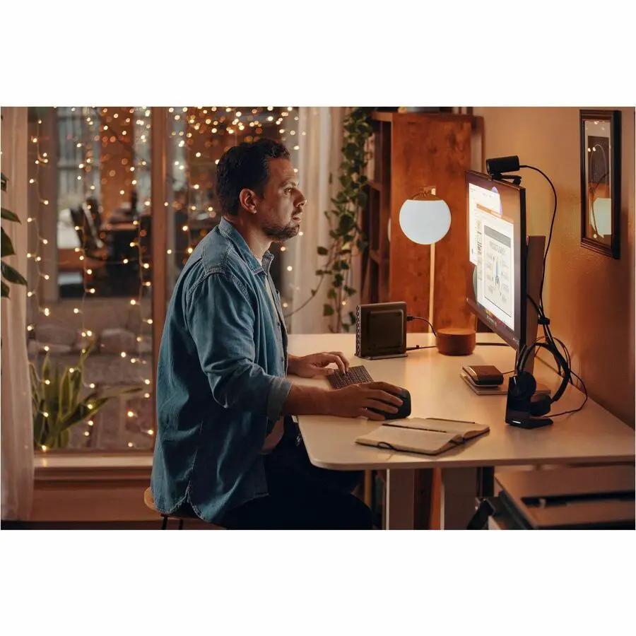 HP EliteDesk 800 G1a mini desktop on a white desk with monitor, keyboard, and lamp.