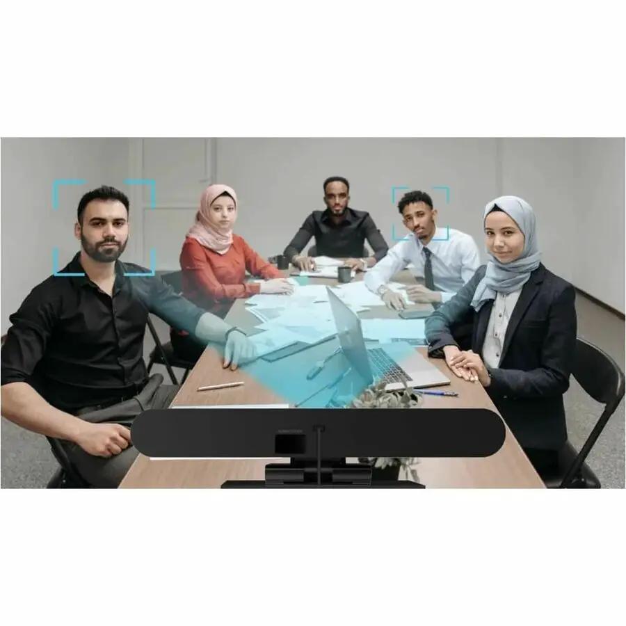 PeopleLink i20 Plus webcam, 4 MP, 1-pack, on a conference table
